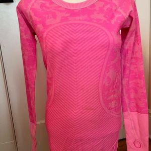 Lululemon stretch top